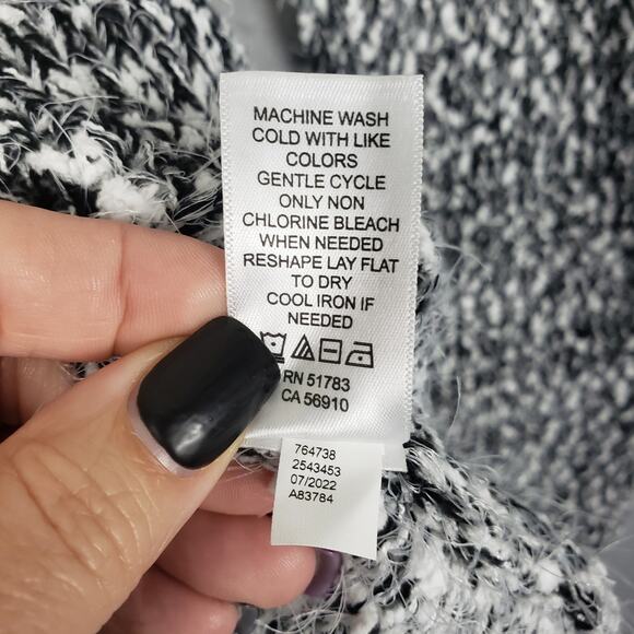 Maurices XL Mock Neck Pullover Sweater Two Tone White Black Fuzzy Cozy Winter - Picture 5 of 7